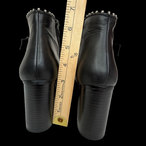 Steve Madden Edgy Black Leather Studded Block Heel Ankle Booties Sz 7 - Picture 7 of 16